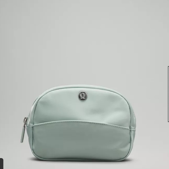 NWT Lululemon Athletica City Essentials Pouch
Mini ✨ASIA EXCLUSIVE ✨ - Picture 1 of 11